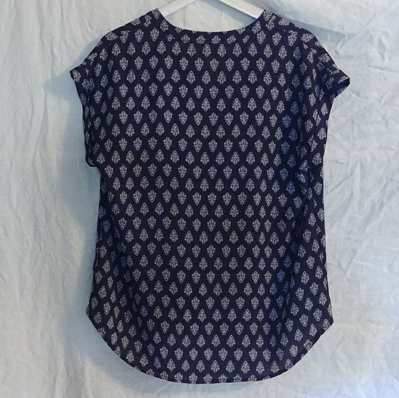 Boxy short sleeve v-neck blouse - Picture 4 of 4